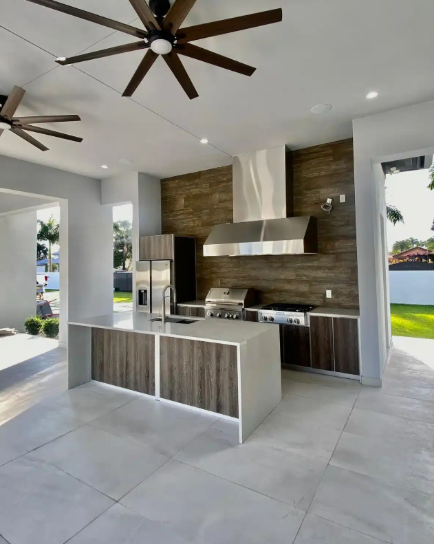 Modern Outdoor Kitchen