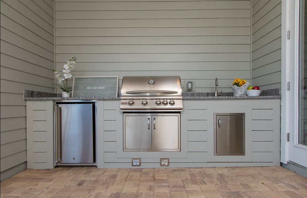 Outdoor Kitchen and Summer Kitchen